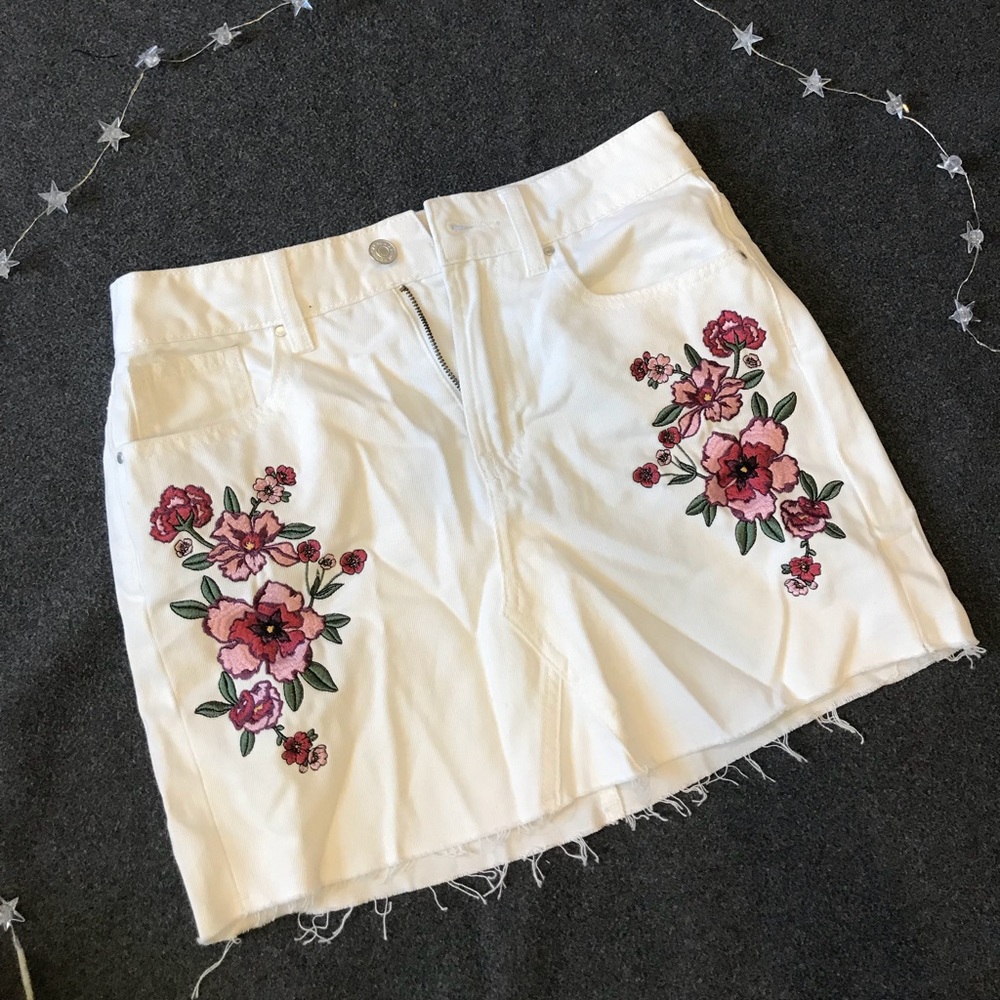 PacSun White Skirt — New! — Size 24